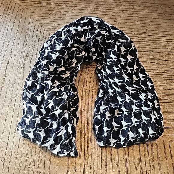 Black and white infinity scarf Charming Charlie - Picture 4 of 4
